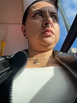 Snapshot of Abril_Luv chatting on May 28, 2026, 12:11 pm Abril Luv online show from May 28, 2026, 12:11 pm