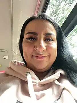 Snapshot of Abril_Luv chatting on June 25, 2026, 12:43 pm Abril Luv online show from June 25, 2026, 12:43 pm