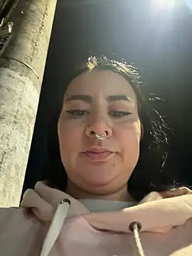 Snapshot of Abril_Luv chatting on July 4, 2026, 1:23 am Abril Luv online show from July 4, 2026, 1:23 am