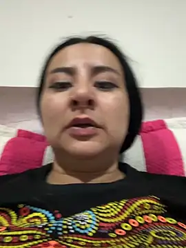 Snapshot of Abril_Luv chatting on August 4, 2026, 1:10 am Abril Luv online show from August 4, 2026, 1:10 am