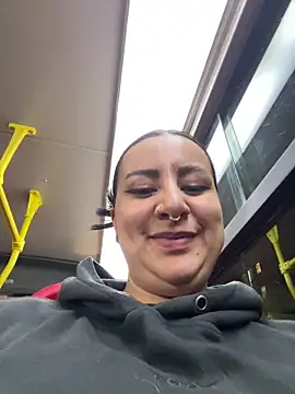 Abril Luv online show from February 10, 2026, 1:15 am