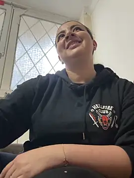 Abril Luv online show from October 25, 2025, 10:47 am