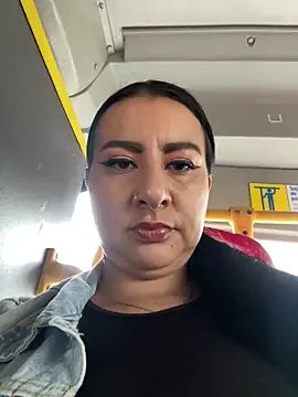 Abril Luv online show from March 11, 2026, 12:21 pm