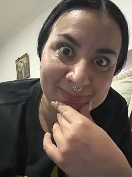 Snapshot of Abril_Luv chatting on June 8, 2026, 1:28 am Abril Luv online show from June 8, 2026, 1:28 am