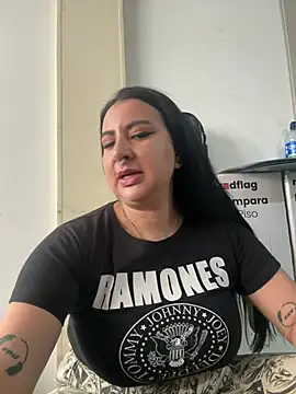 Snapshot of Abril_Luv chatting on June 24, 2026, 1:32 pm Abril Luv online show from June 24, 2026, 1:32 pm