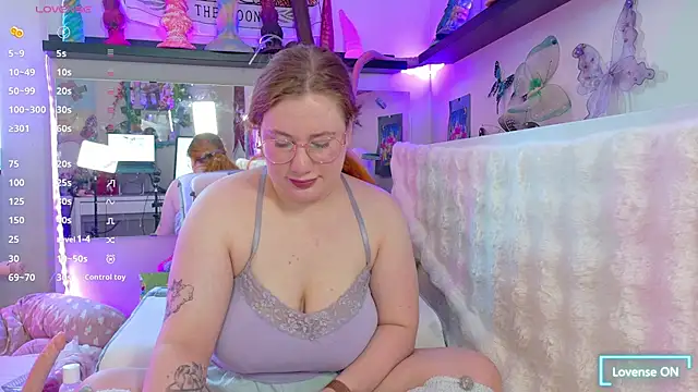 FluffyRainbowKity online show from July 17, 2026, 12:35 pm