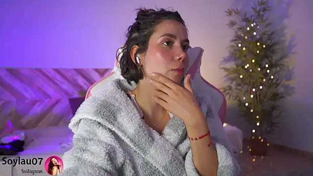 imjess01 online show from December 6, 2024, 2:29 am