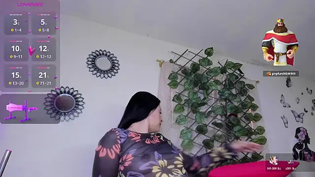 Juli Castillo8 online show from October 23, 2025, 1:43 pm