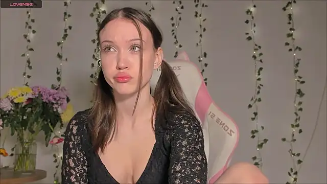 Snapshot of Amelia_Lein chatting on December 14, 2025, 12:39 am Amelia Lein online show from December 14, 2025, 12:39 am