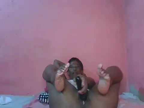 Snapshot of Powerdiva1 chatting on November 15, 2025, 3:32 am Powerdiva1 online show from November 15, 2025, 3:32 am