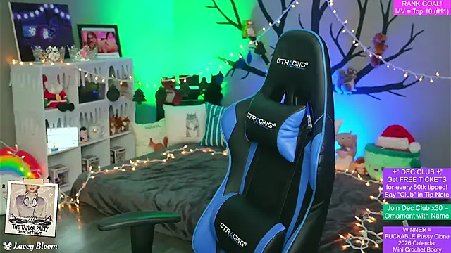 Snapshot of TheLaceyBloom chatting on December 14, 2025, 1:23 am TheLaceyBloom online show from December 14, 2025, 1:23 am