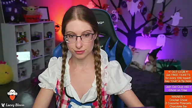 Snapshot of TheLaceyBloom chatting on October 16, 2025, 1:25 am TheLaceyBloom online show from October 16, 2025, 1:25 am