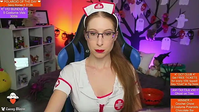 Snapshot of TheLaceyBloom chatting on October 28, 2025, 1:28 am TheLaceyBloom online show from October 28, 2025, 1:28 am