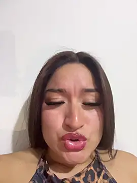 Snapshot of LuceroRm chatting on April 30, 2026, 10:58 pm LuceroRm online show from April 30, 2026, 10:58 pm