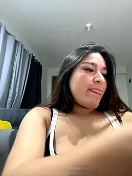 Snapshot of LuceroRm chatting on November 11, 2025, 4:51 am LuceroRm online show from November 11, 2025, 4:51 am