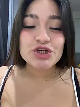 Snapshot of LuceroRm chatting on October 21, 2025, 4:01 am LuceroRm online show from October 21, 2025, 4:01 am