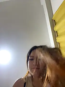 Snapshot of LuceroRm chatting on October 25, 2025, 6:23 am LuceroRm online show from October 25, 2025, 6:23 am