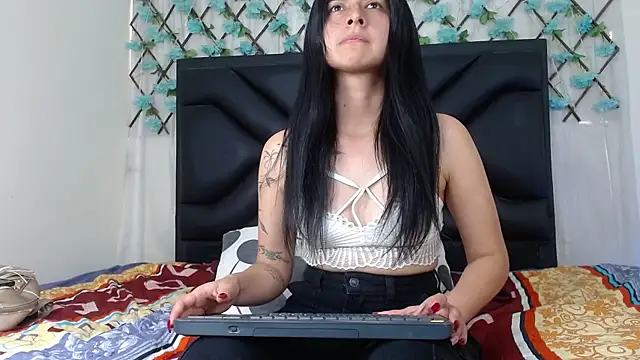 EmmaWilliamss online show from November 7, 2025, 8:13 pm