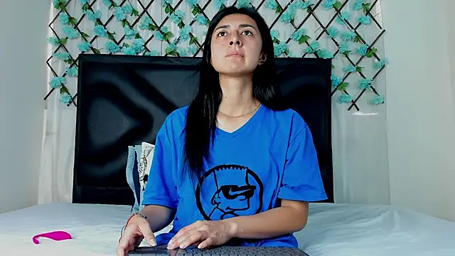EmmaWilliamss online show from January 31, 2025, 3:33 pm