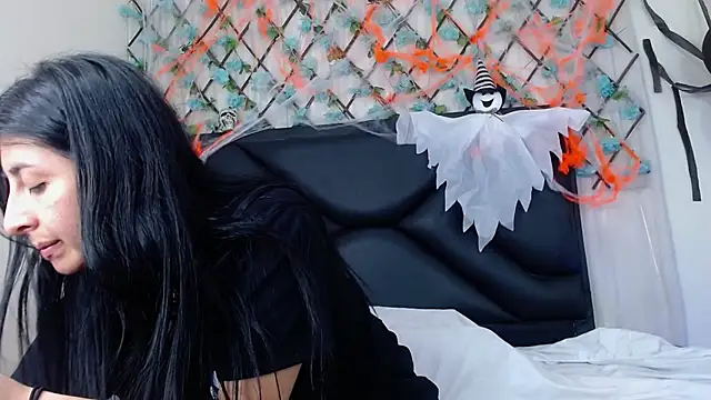 EmmaWilliamss online show from November 1, 2025, 11:20 pm