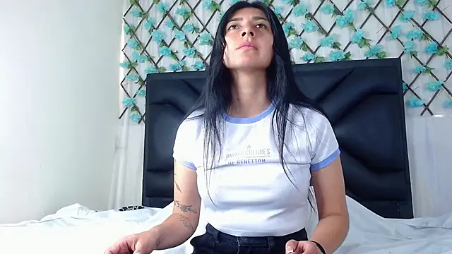 EmmaWilliamss online show from January 14, 2026, 2:31 pm