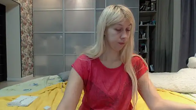 Snapshot of KyliePag chatting on December 14, 2025, 7:14 am KyliePag online show from December 14, 2025, 7:14 am