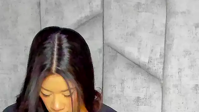 EmmaWillde online show from December 11, 2024, 1:49 pm