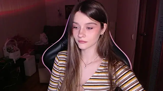 jeann elsaa online show from November 30, 2025, 4:02 am