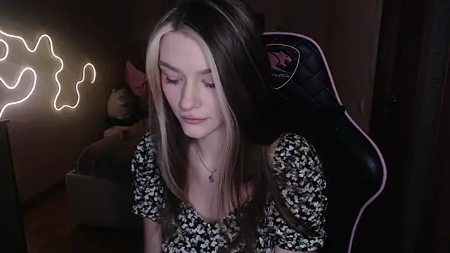 jeann elsaa online show from February 1, 2025, 3:52 am