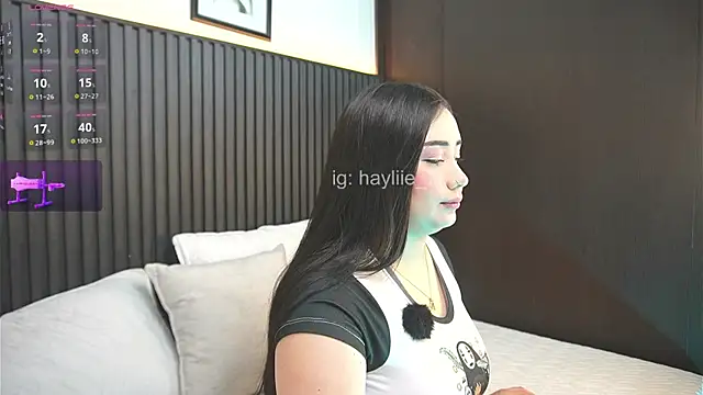 Snapshot of haylie_ chatting on June 17, 2026, 6:24 am haylie online show from June 17, 2026, 6:24 am