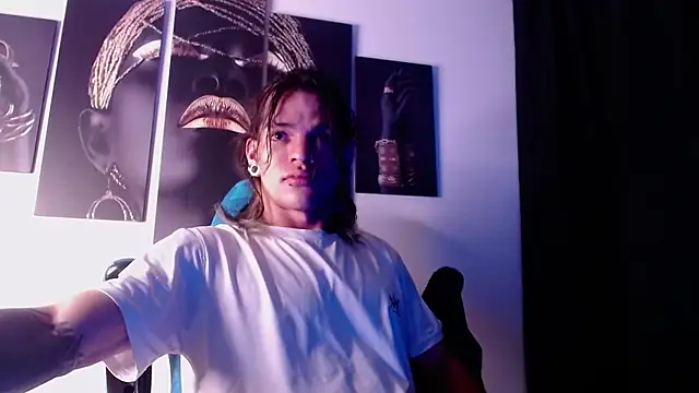 Snapshot of AlbertBernal69 chatting on November 6, 2025, 3:43 am AlbertBernal69 online show from November 6, 2025, 3:43 am