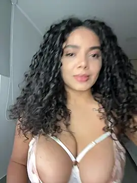 Snapshot of Mariecurl chatting on July 18, 2026, 9:01 pm Mariecurl online show from July 18, 2026, 9:01 pm