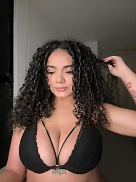 Snapshot of Mariecurl chatting on July 11, 2026, 3:18 am Mariecurl online show from July 11, 2026, 3:18 am