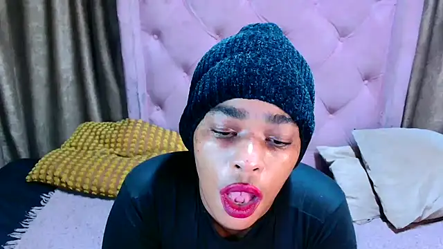 Snapshot of AFRICANGODDESSXXX chatting on May 1, 2026, 11:32 pm AFRICANGODDESSXXX online show from May 1, 2026, 11:32 pm
