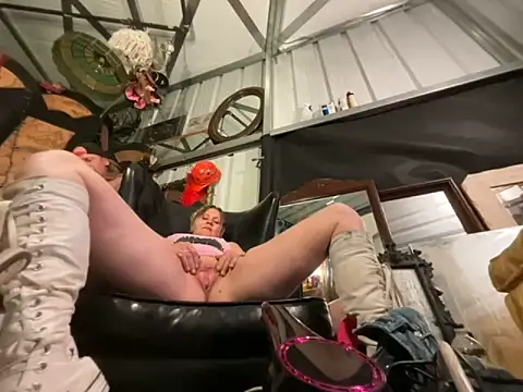 Snapshot of SummerBlueMoon chatting on October 30, 2025, 4:33 am SummerBlueMoon online show from October 30, 2025, 4:33 am