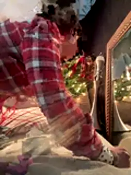 Snapshot of SummerBlueMoon chatting on December 14, 2025, 9:42 pm SummerBlueMoon online show from December 14, 2025, 9:42 pm