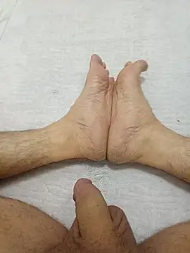 Hardapple01 online show from October 19, 2025, 7:22 am