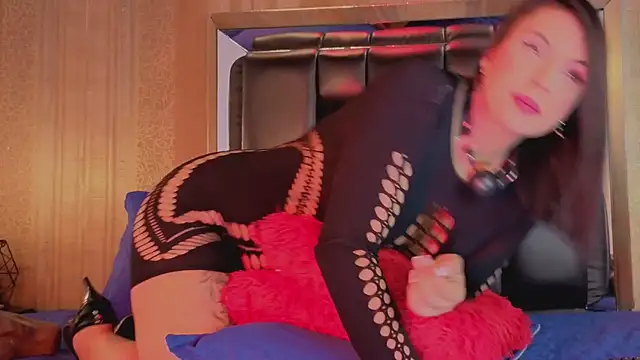 Snapshot of MishaKinki chatting on November 14, 2025, 7:28 pm MishaKinki online show from November 14, 2025, 7:28 pm