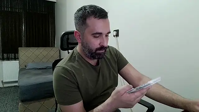 Snapshot of tgltplsr chatting on March 1, 2026, 10:10 pm tgltplsr online show from March 1, 2026, 10:10 pm