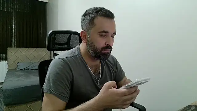 Snapshot of tgltplsr chatting on March 6, 2026, 8:04 pm tgltplsr online show from March 6, 2026, 8:04 pm