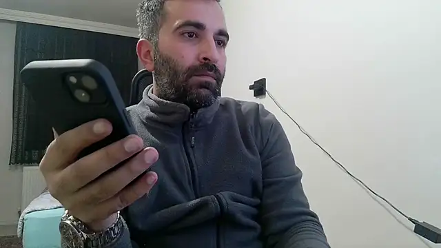 Snapshot of tgltplsr chatting on January 26, 2025, 12:47 am tgltplsr online show from January 26, 2025, 12:47 am