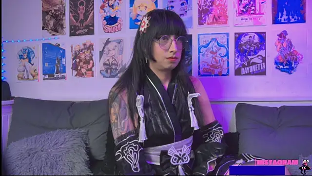 Snapshot of snowblack_ chatting on May 8, 2026, 4:44 pm snowblack online show from May 8, 2026, 4:44 pm