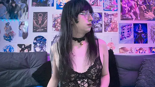 snowblack  online show from November 29, 2025, 3:45 pm