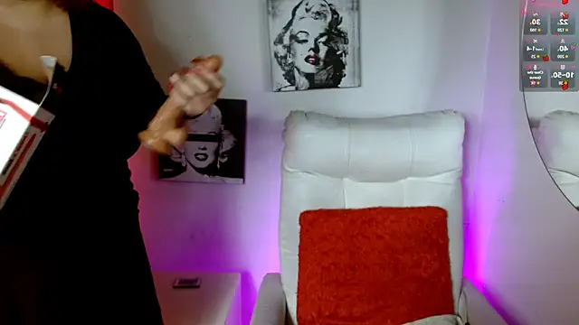 Snapshot of MiaD_amour chatting on October 3, 2025, 1:45 pm MiaD amour online show from October 3, 2025, 1:45 pm
