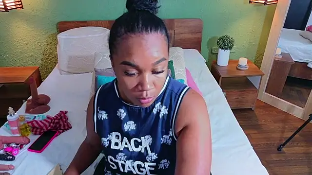 Snapshot of dannaahbrown chatting on July 4, 2026, 5:50 pm dannaahbrown online show from July 4, 2026, 5:50 pm