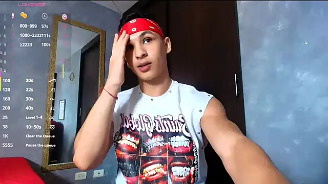 Snapshot of liuscast22 chatting on November 11, 2025, 2:56 pm liuscast22 online show from November 11, 2025, 2:56 pm