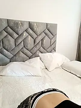 MIYESSI online show from November 9, 2025, 8:35 pm