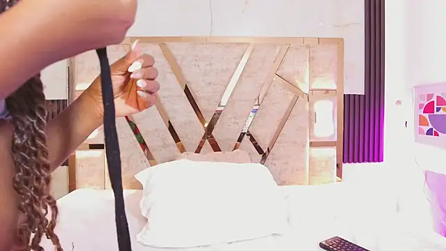 Snapshot of Athenea_Mills chatting on October 9, 2025, 7:03 pm Athenea Mills online show from October 9, 2025, 7:03 pm