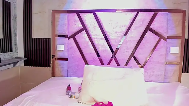 Snapshot of Athenea_Mills chatting on December 5, 2025, 6:50 pm Athenea Mills online show from December 5, 2025, 6:50 pm