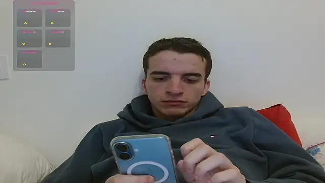 Snapshot of Tombgy07 chatting on December 14, 2025, 9:42 pm Tombgy07 online show from December 14, 2025, 9:42 pm